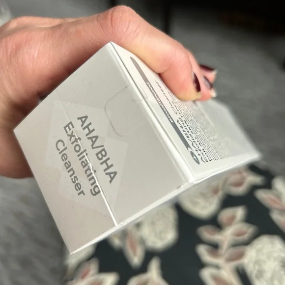 SkinMedica AHA/BHA Exfoliating Cleanser 6oz - Picture 4 of 6